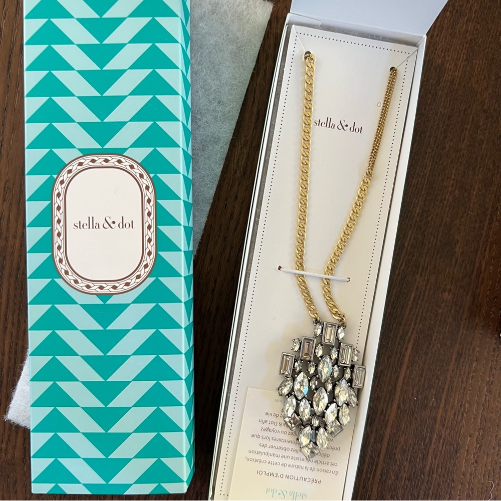 The Regency Pendant Stella & Dot